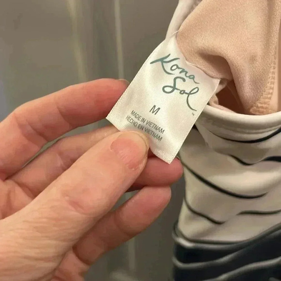 Kona Sol NWT Women’s Swimsuit - Medium - Picture 7 of 7